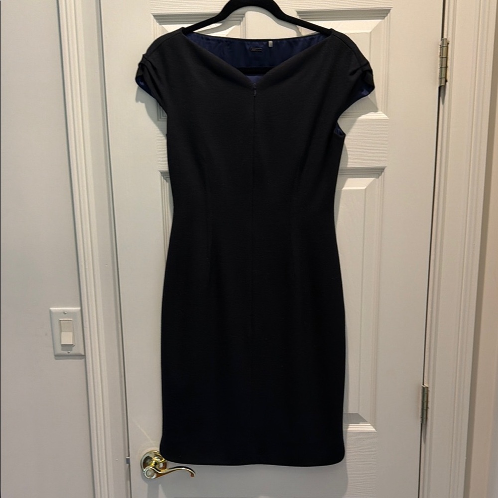 Elie Tahari Black Cap-Sleeve Midi Sheath Dress zipper in front. Sz 4 exc cond.